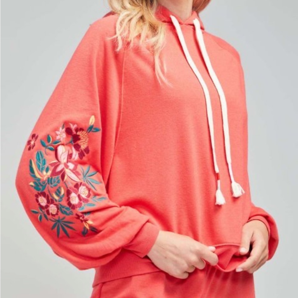 2x HP🎉 NWT Wildfox Oversized Cayenne Lotus-Embroidered Sumo Hoodie. Size X-Small